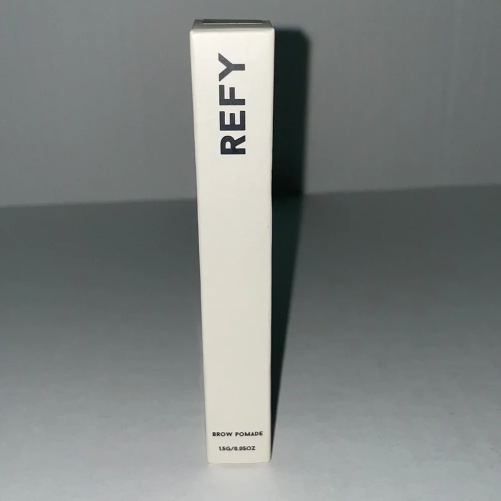Refy BROW POMADE
Dual-ended eyebrow pomade and application brush - Picture 4 of 6